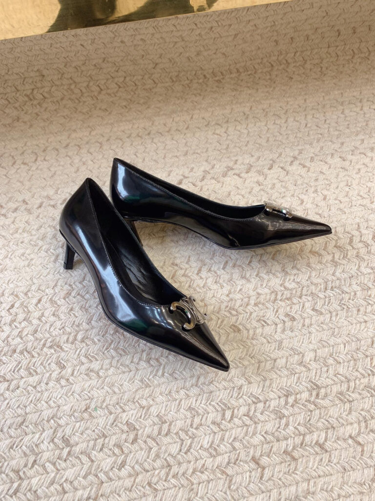 Celine Celin* Pumps editorial product context 1