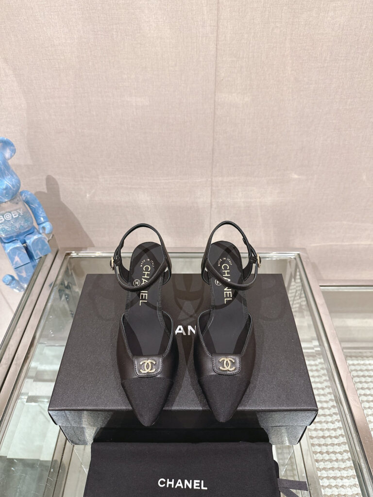 Cl Heels 7.0cm Pumps editorial product context 1
