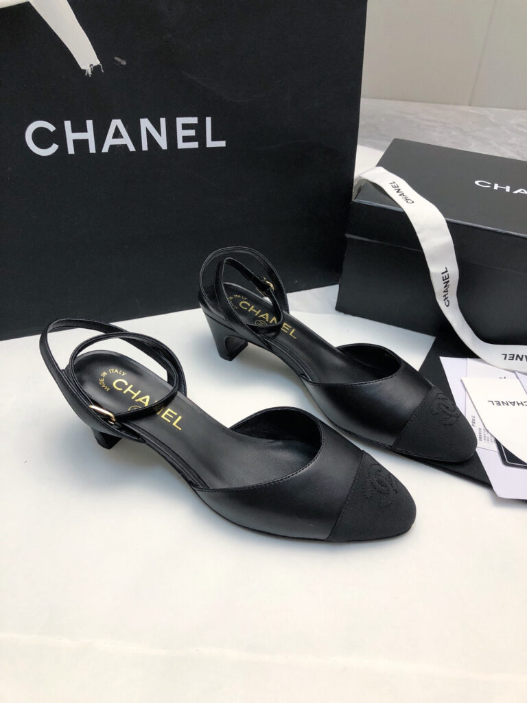 Cl Sling Back 4.0cm Piece editorial product context 1