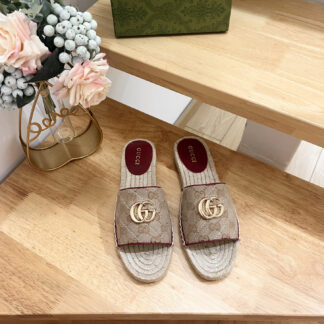 Gucci women's interlocking g slide sandal