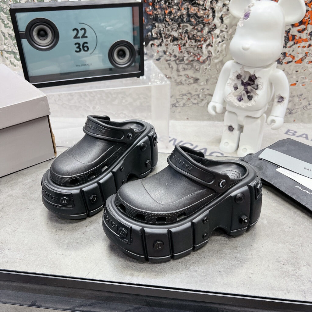 Balenciaga ✖️cr*0*s Sandals editorial product context 1