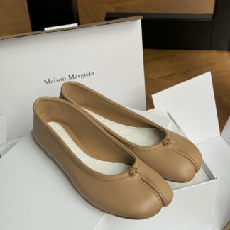 Loewe L0ew* ballet runner