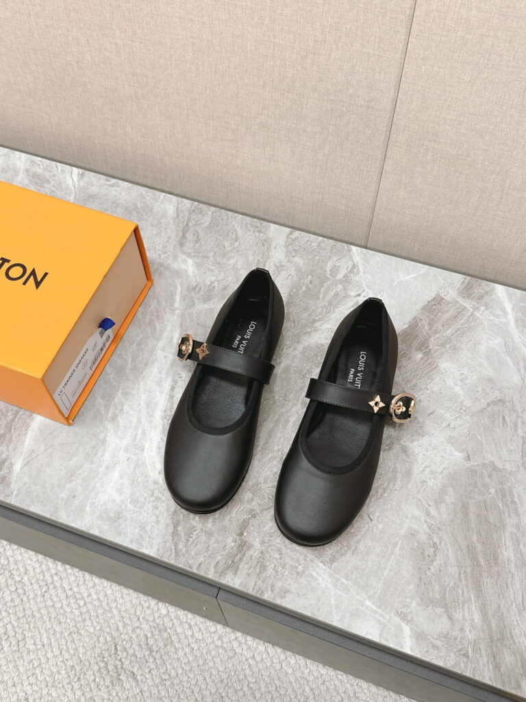 Louis Vuitton Mary Jane Piece editorial product context 1
