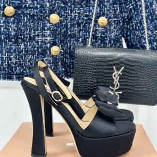 Loewe L0ew* ballet runner