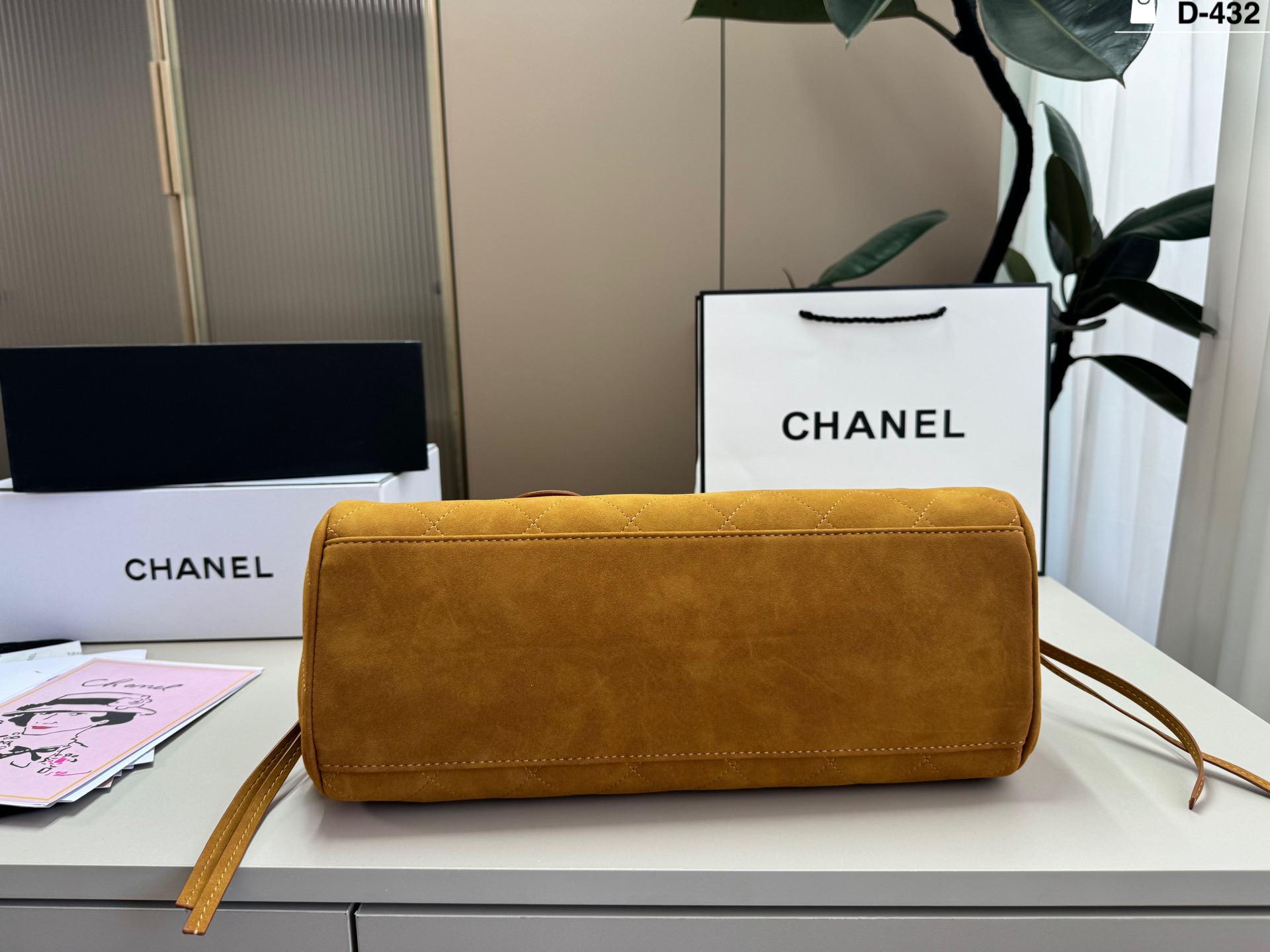 Chanel Gold Shoulder Bag - Image 3