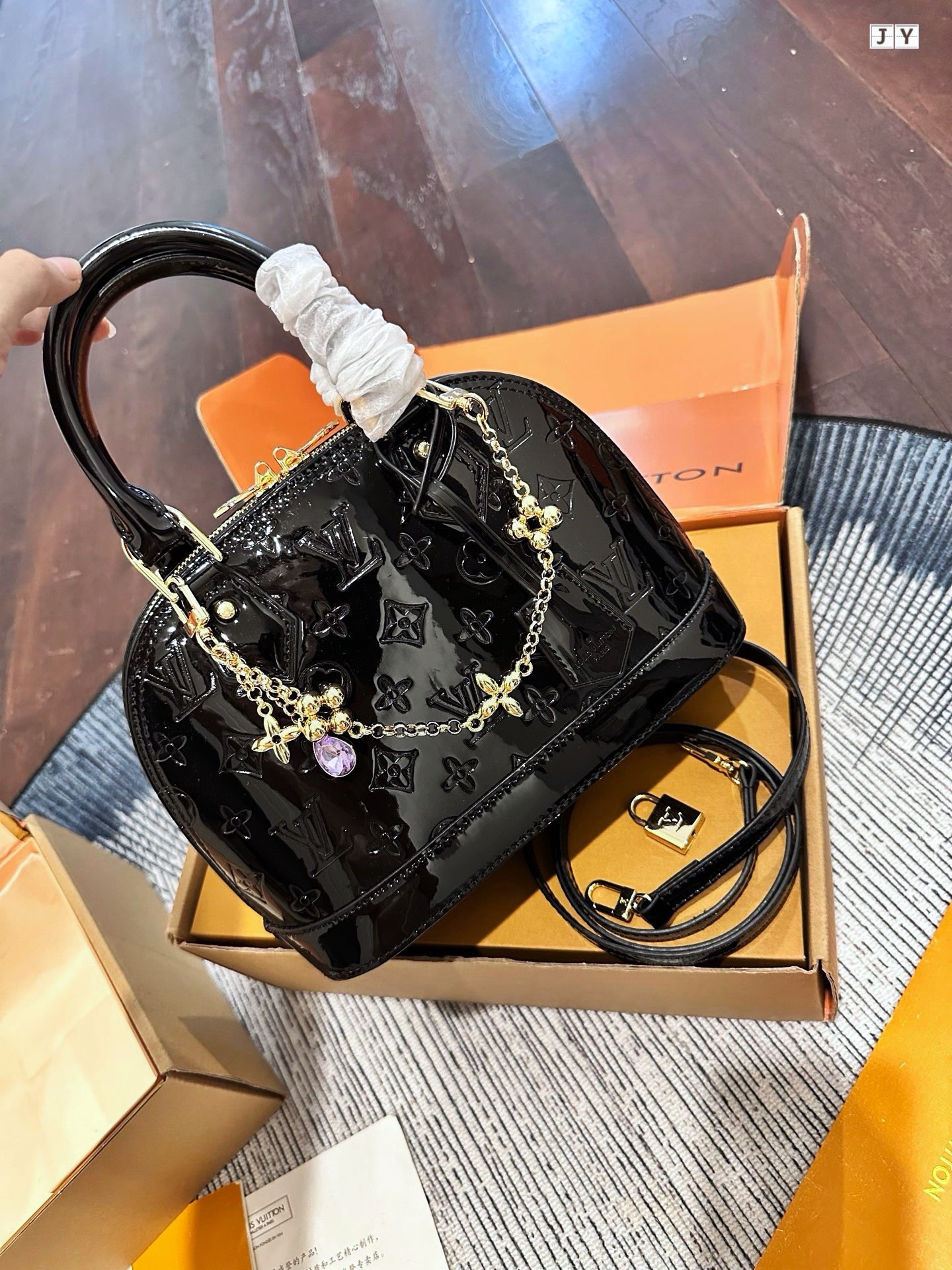 Louis Vuitton Gold Bag - Image 2
