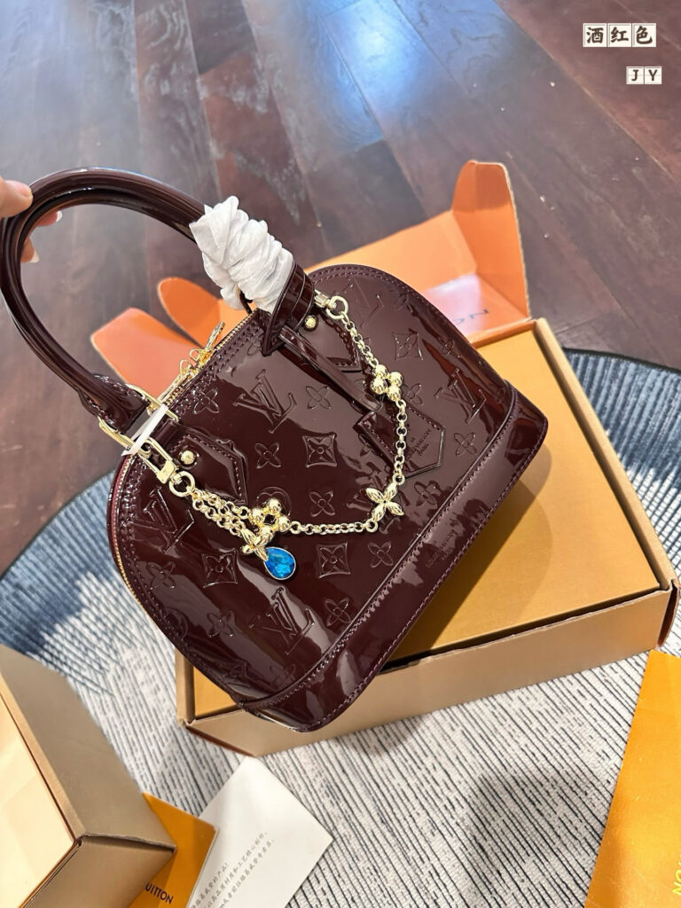 Louis Vuitton Gold Bag editorial product context 2