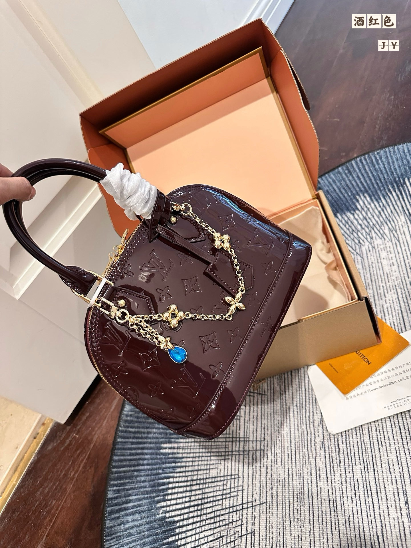 Louis Vuitton Gold Bag - Image 3