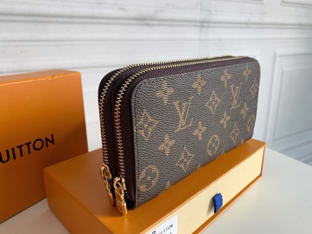 Designer Wallet editorial product context 3