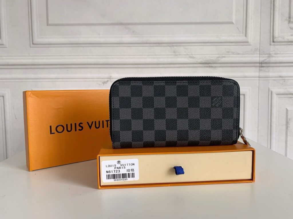 Designer Wallet editorial product context 1