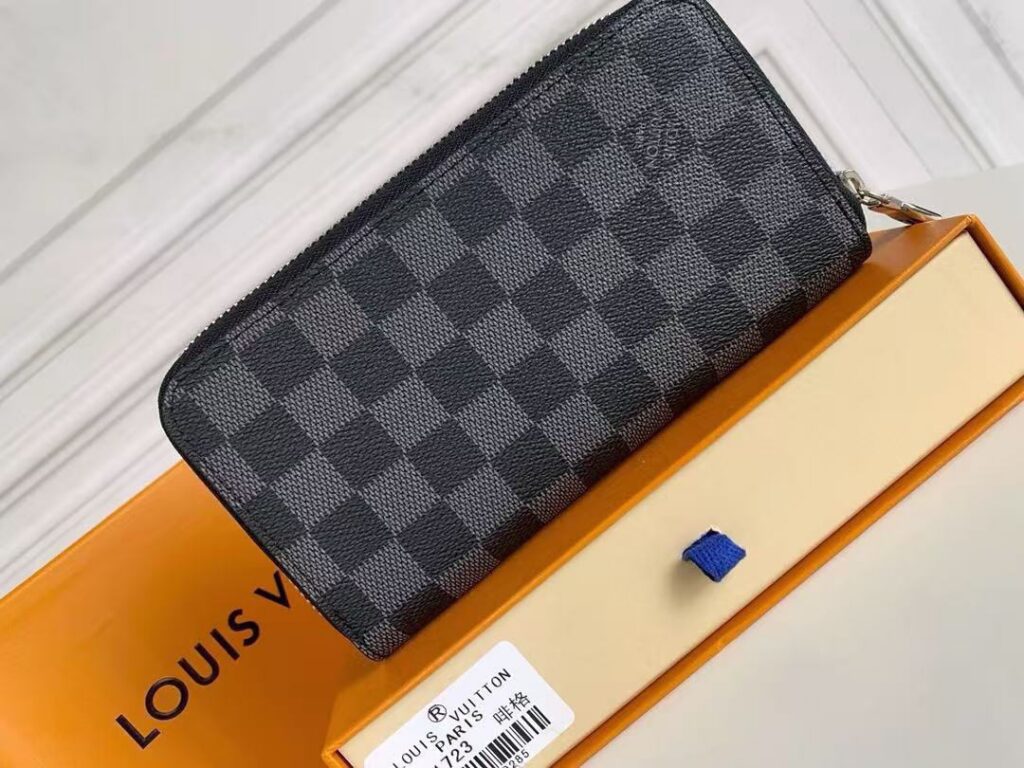 Designer Wallet editorial product context 3