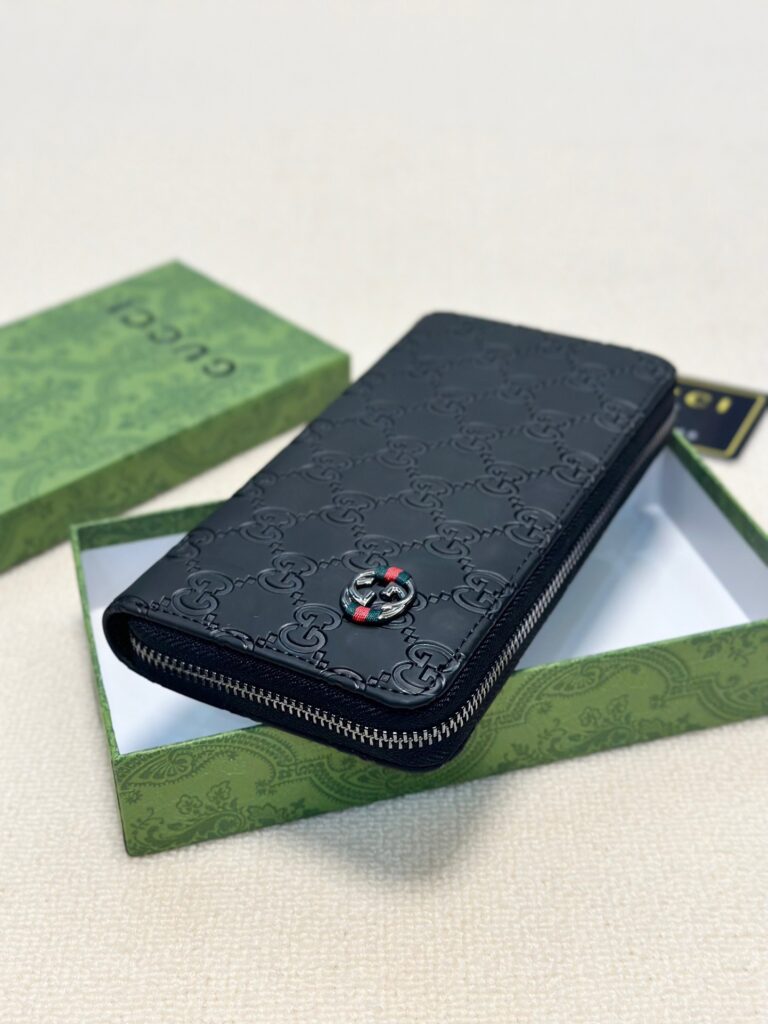 Gucci Black Leather Bag editorial product context 2
