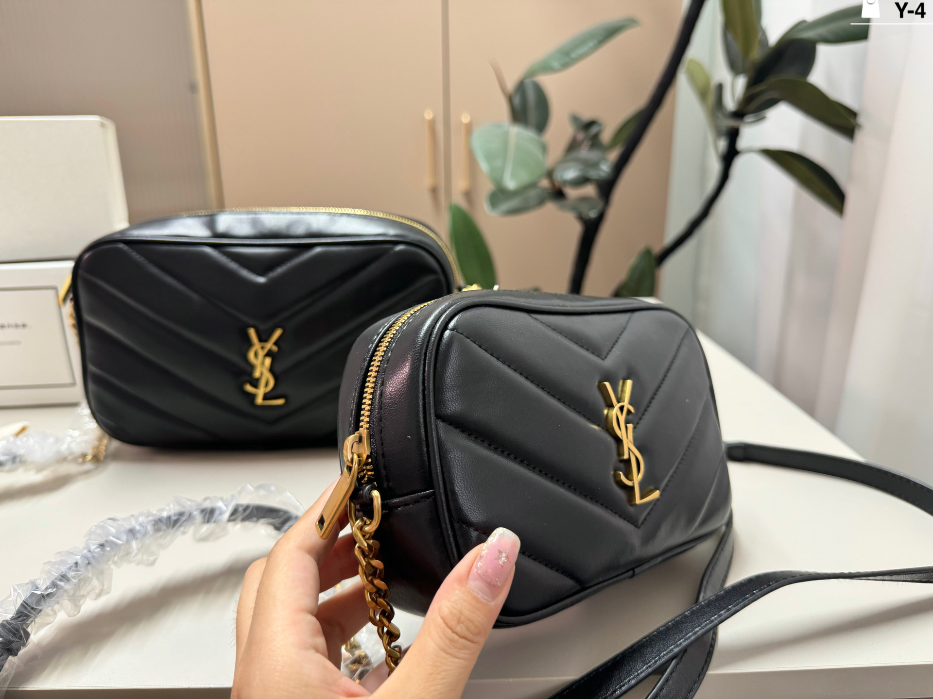 Saint Laurent Crossbody Bag - Image 2