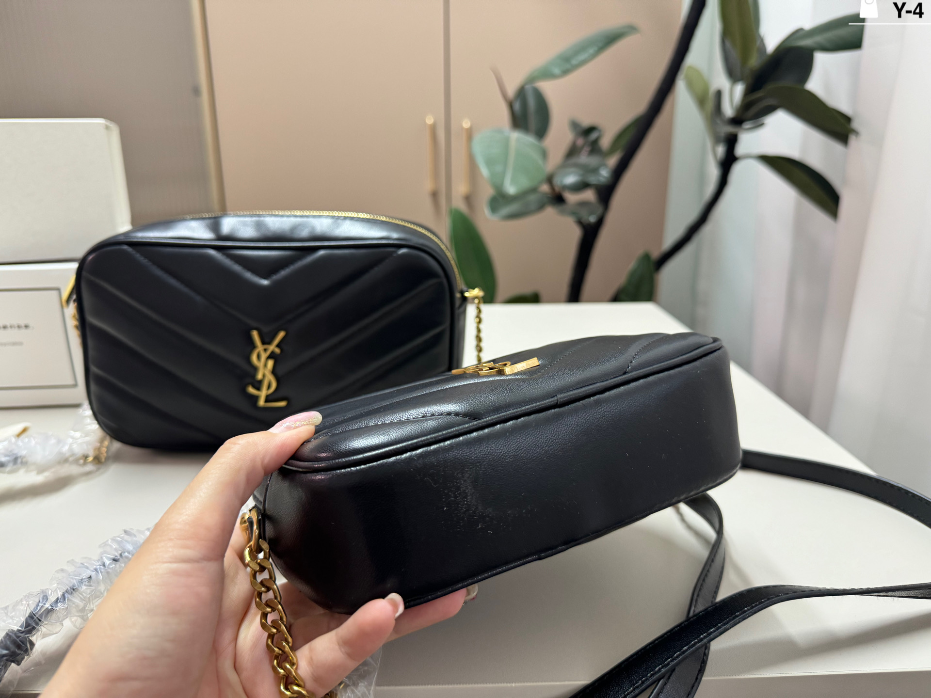 Saint Laurent Crossbody Bag - Image 3
