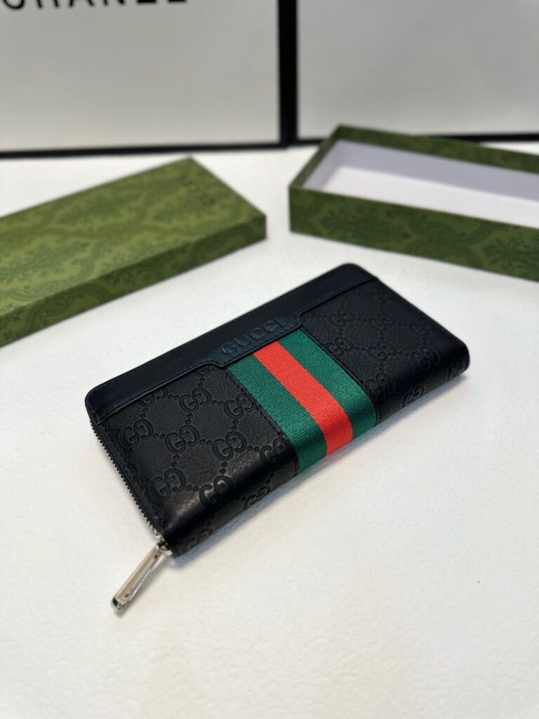 Gucci Black Leather Clutch editorial product context 2
