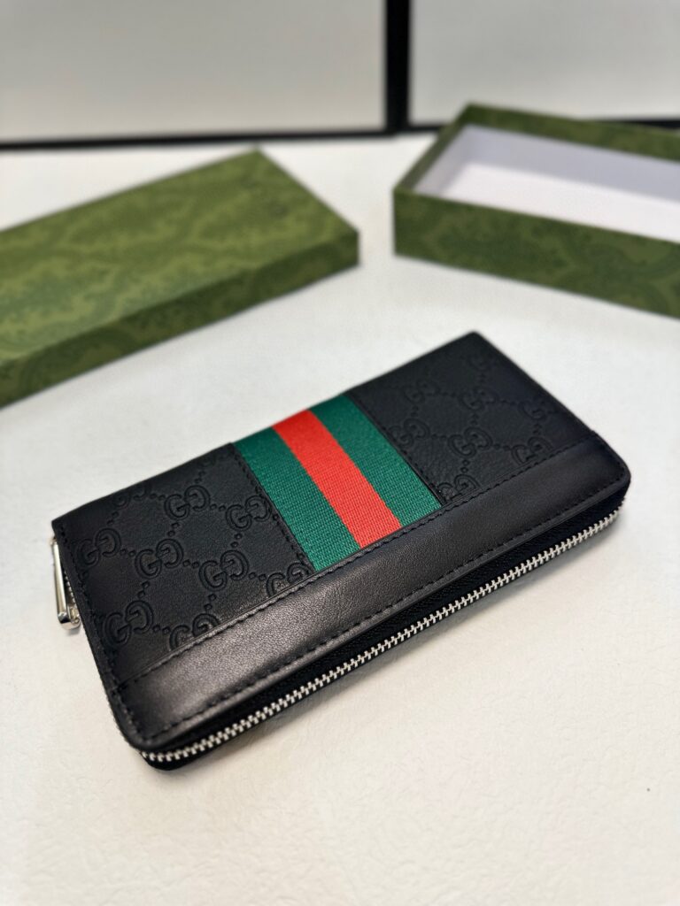 Gucci Black Leather Clutch editorial product context 3
