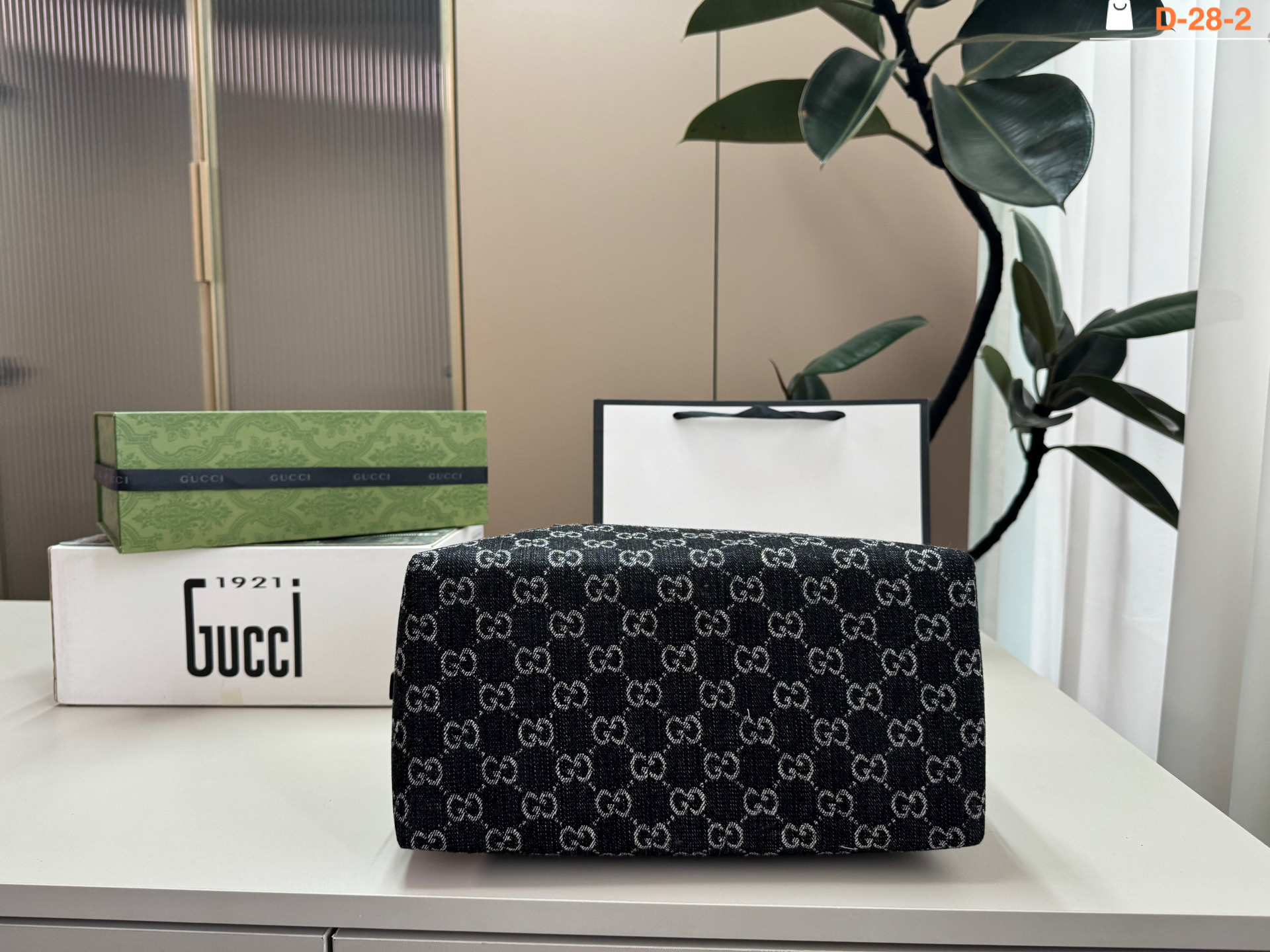 Gucci Gold Hobo Bag - Image 3