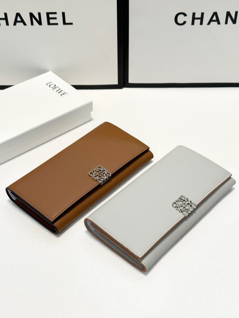 Designer Bag editorial product context 1