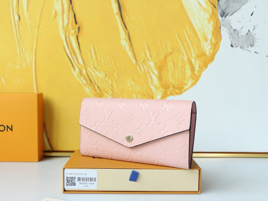 Designer Bag editorial product context 2