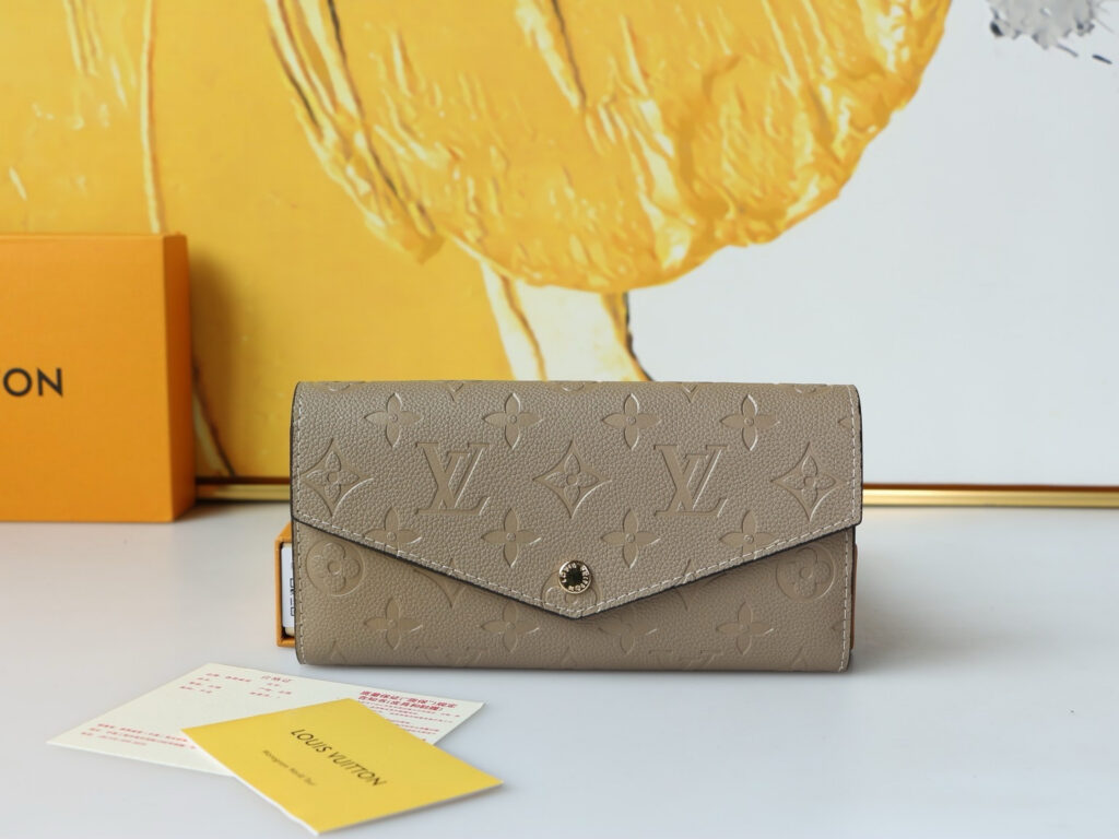Designer Bag editorial product context 1