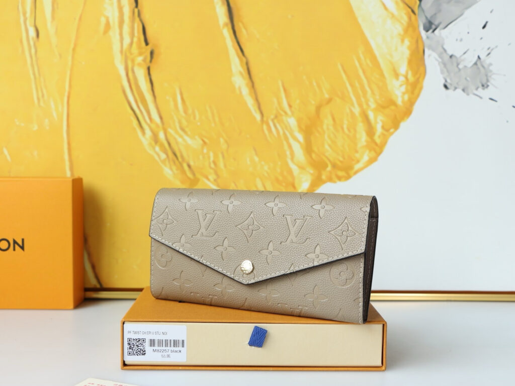 Designer Bag editorial product context 2