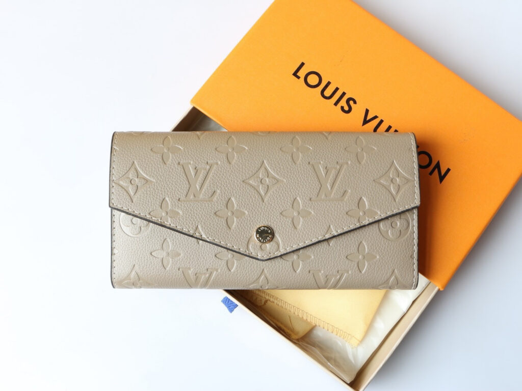 Designer Bag editorial product context 3